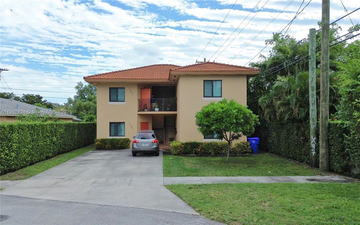 Recently Rented: $2,950 (3 beds, 2 baths, 1325 Square Feet)