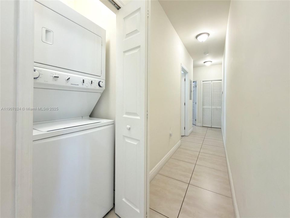 Recently Rented: $2,950 (3 beds, 2 baths, 1325 Square Feet)