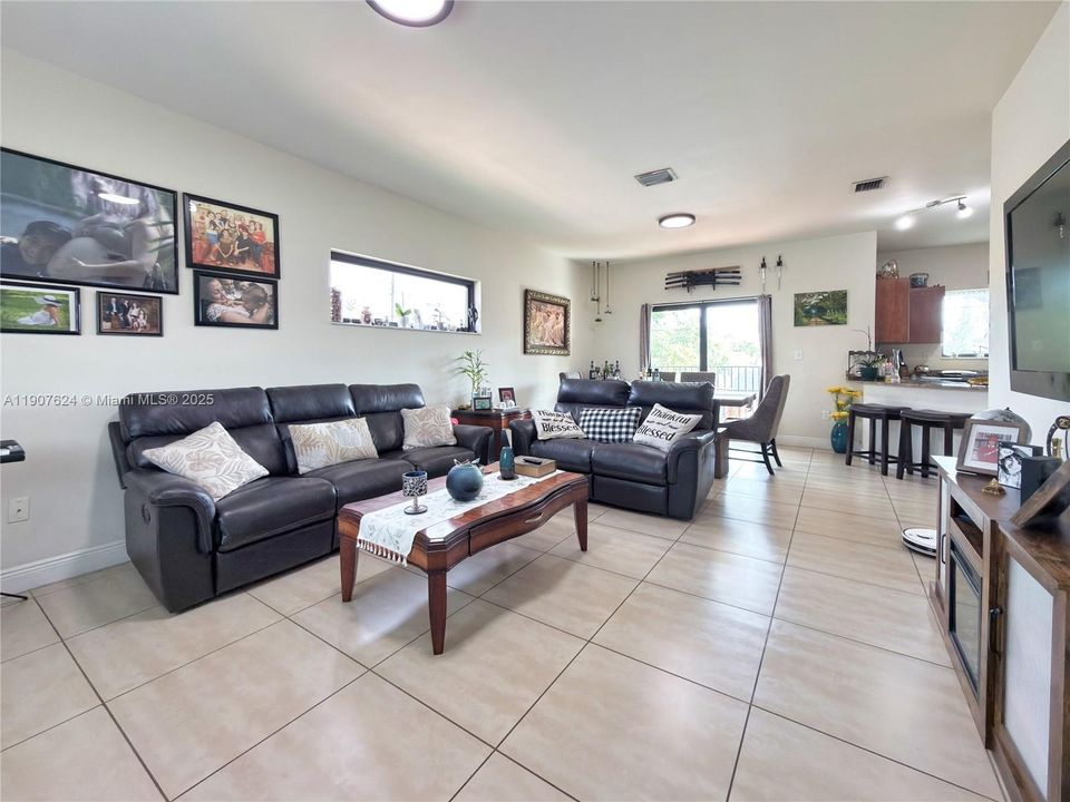 Recently Rented: $2,950 (3 beds, 2 baths, 1325 Square Feet)