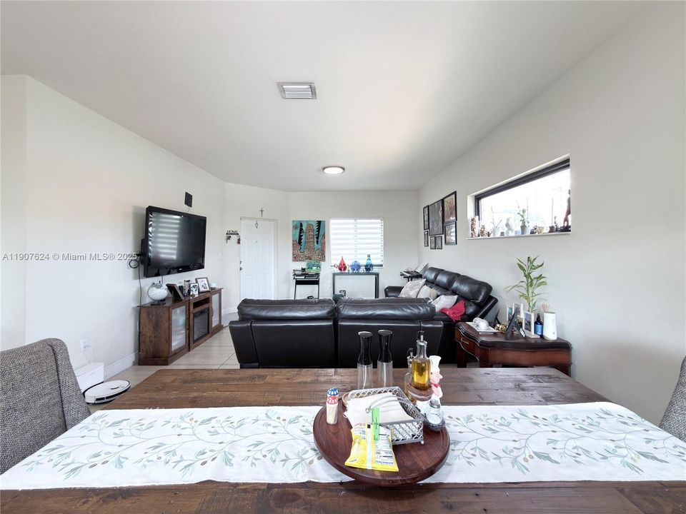 Recently Rented: $2,950 (3 beds, 2 baths, 1325 Square Feet)