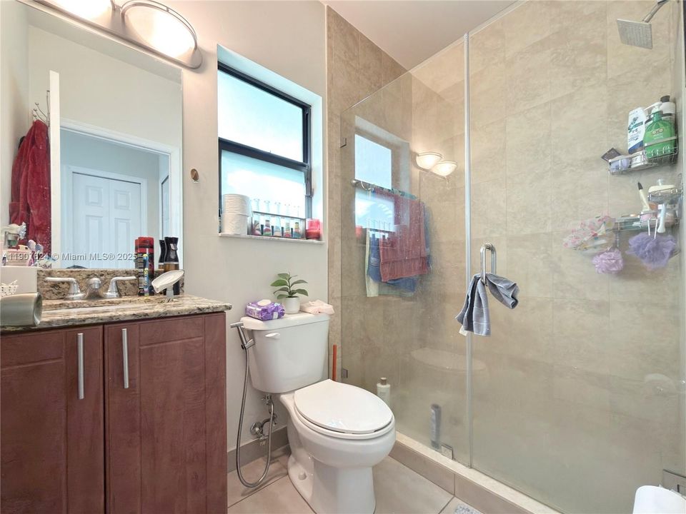 Recently Rented: $2,950 (3 beds, 2 baths, 1325 Square Feet)