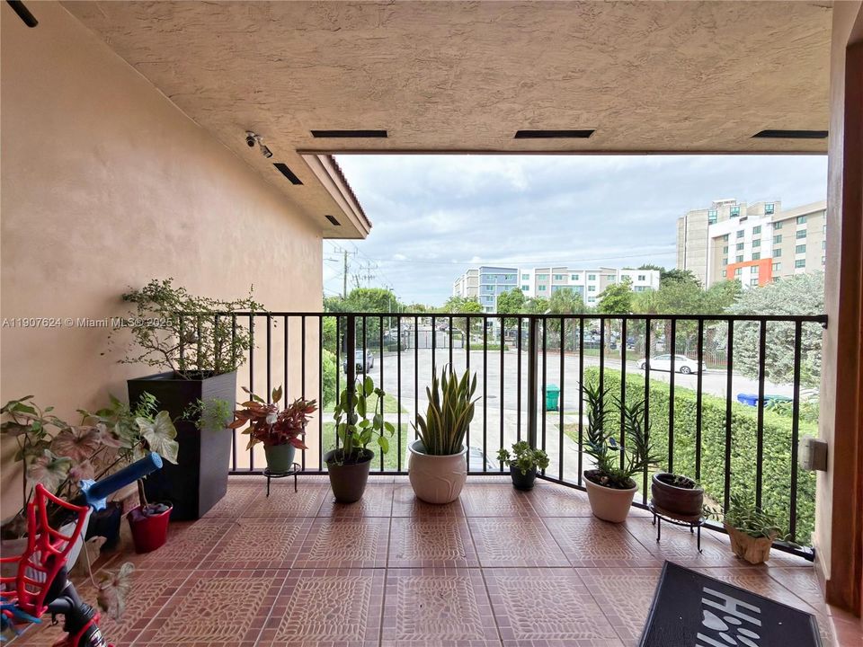 Recently Rented: $2,950 (3 beds, 2 baths, 1325 Square Feet)