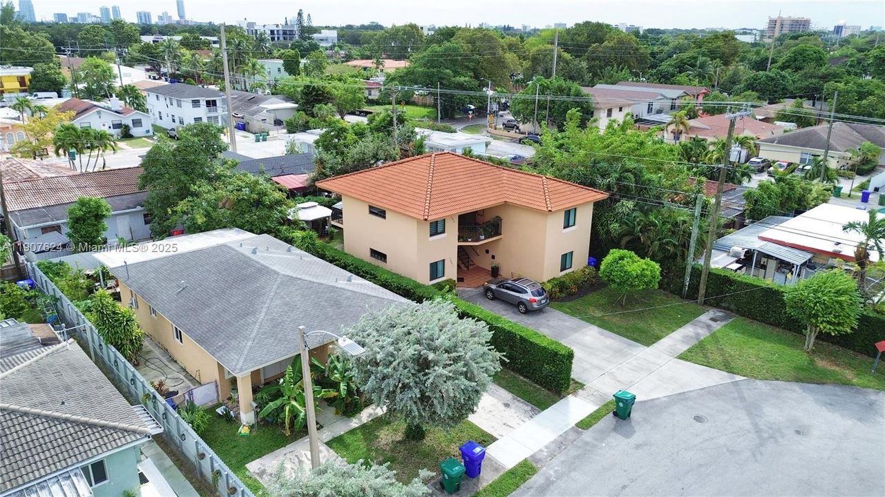 Recently Rented: $2,950 (3 beds, 2 baths, 1325 Square Feet)