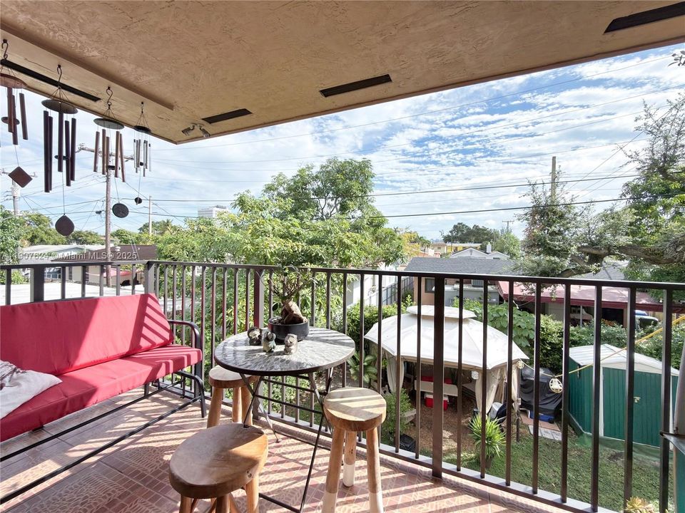 Recently Rented: $2,950 (3 beds, 2 baths, 1325 Square Feet)