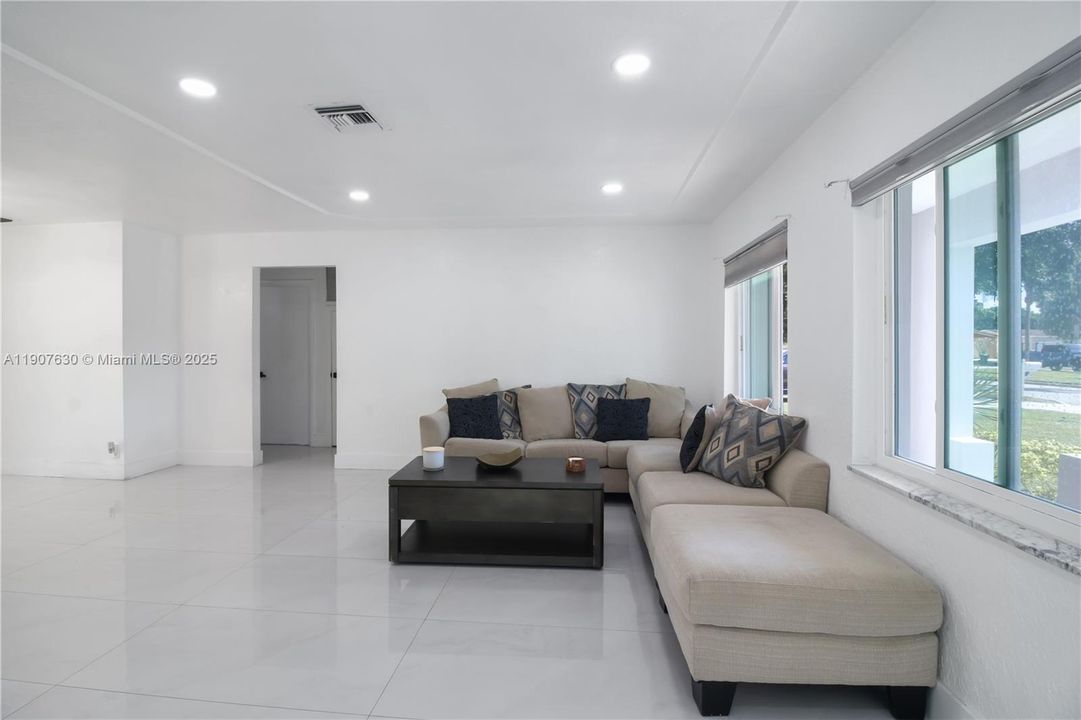 На продажу: $520,000 (3 спален, 2 ванн, 1317 Квадратных фут)