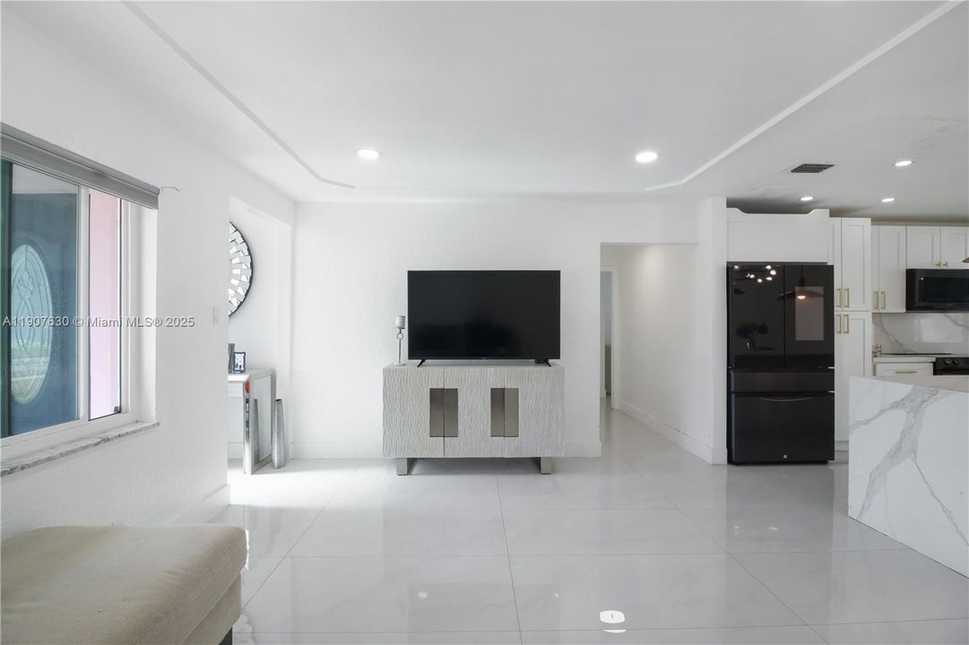 На продажу: $520,000 (3 спален, 2 ванн, 1317 Квадратных фут)