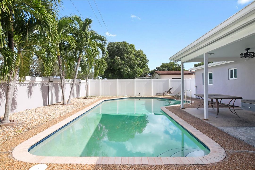 На продажу: $520,000 (3 спален, 2 ванн, 1317 Квадратных фут)