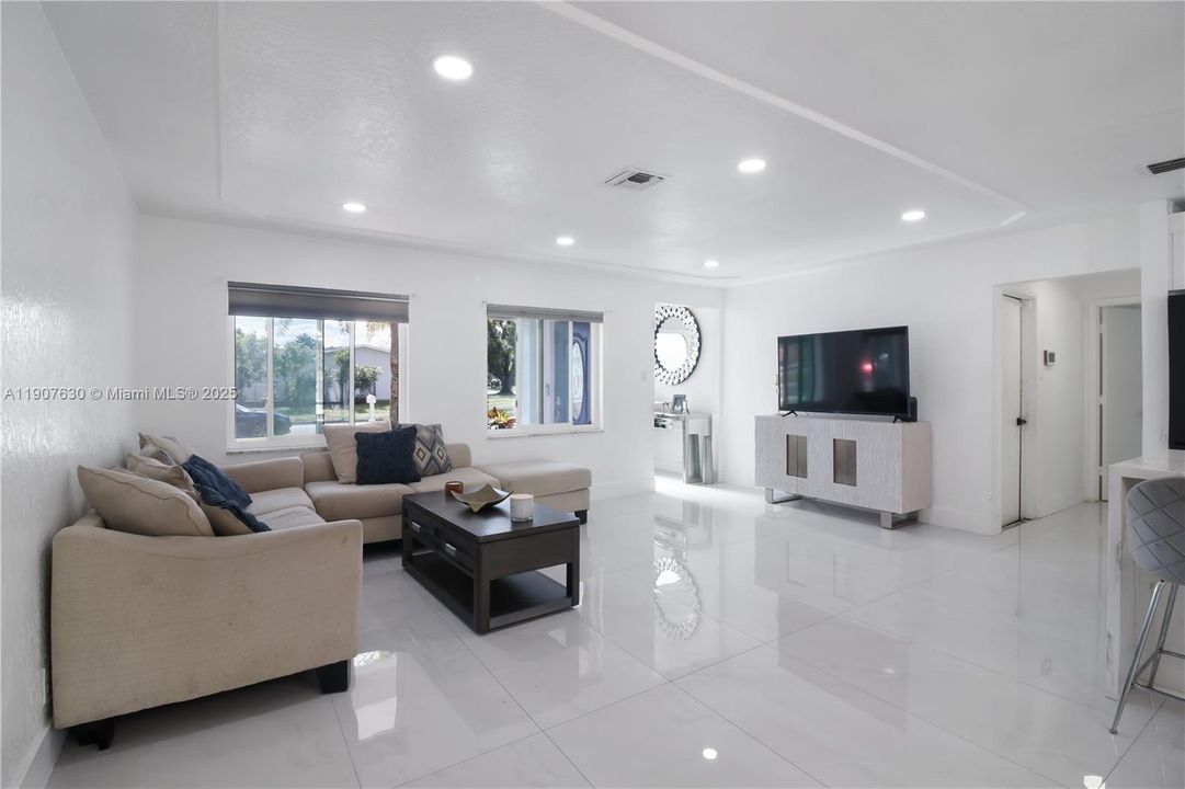 На продажу: $520,000 (3 спален, 2 ванн, 1317 Квадратных фут)