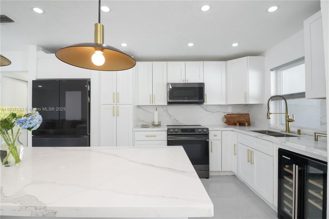 На продажу: $520,000 (3 спален, 2 ванн, 1317 Квадратных фут)