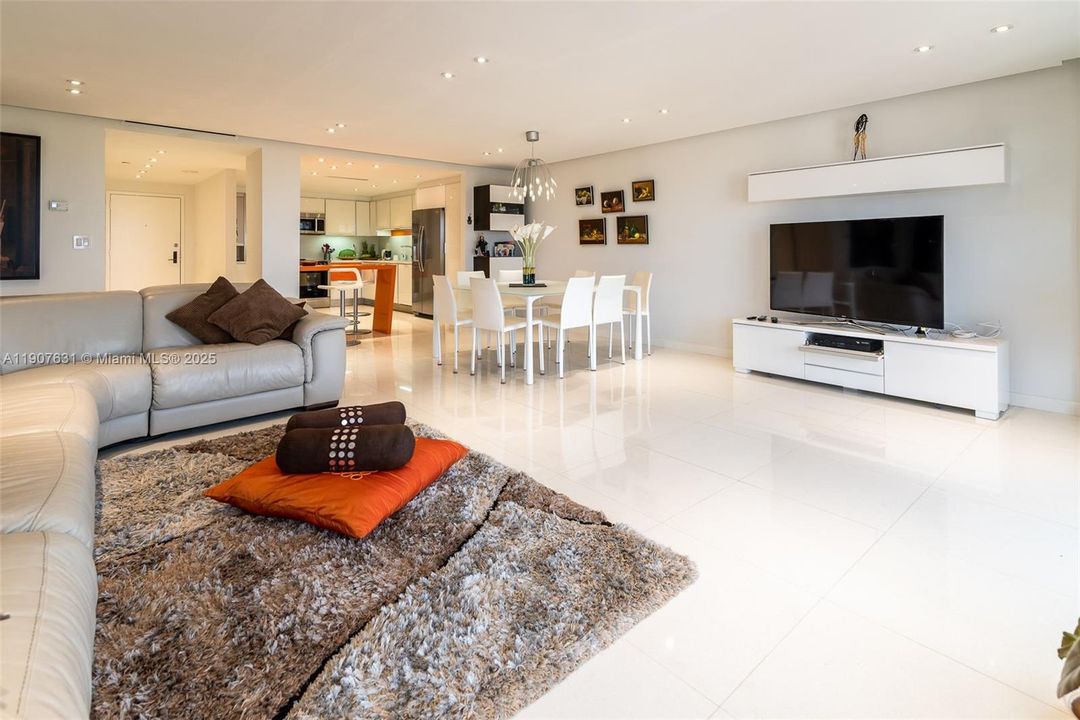 For Rent: $4,800 (2 beds, 2 baths, 1579 Square Feet)