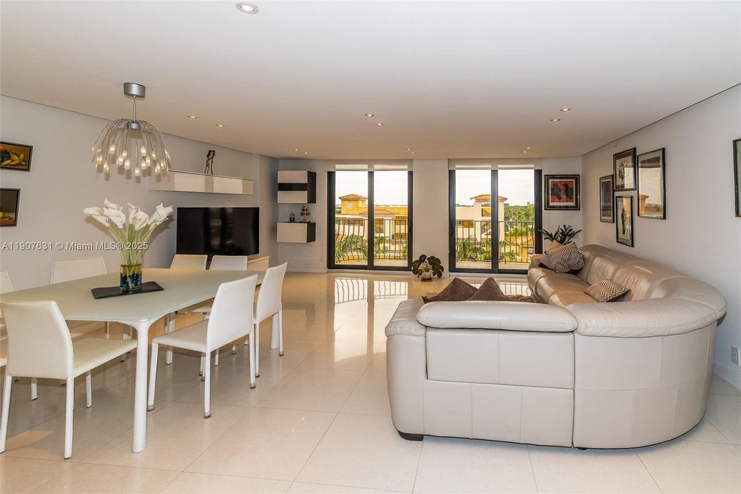 For Rent: $4,800 (2 beds, 2 baths, 1579 Square Feet)