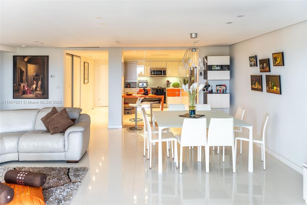 For Rent: $4,800 (2 beds, 2 baths, 1579 Square Feet)