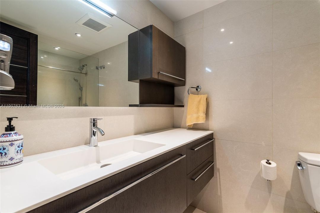 For Rent: $4,800 (2 beds, 2 baths, 1579 Square Feet)