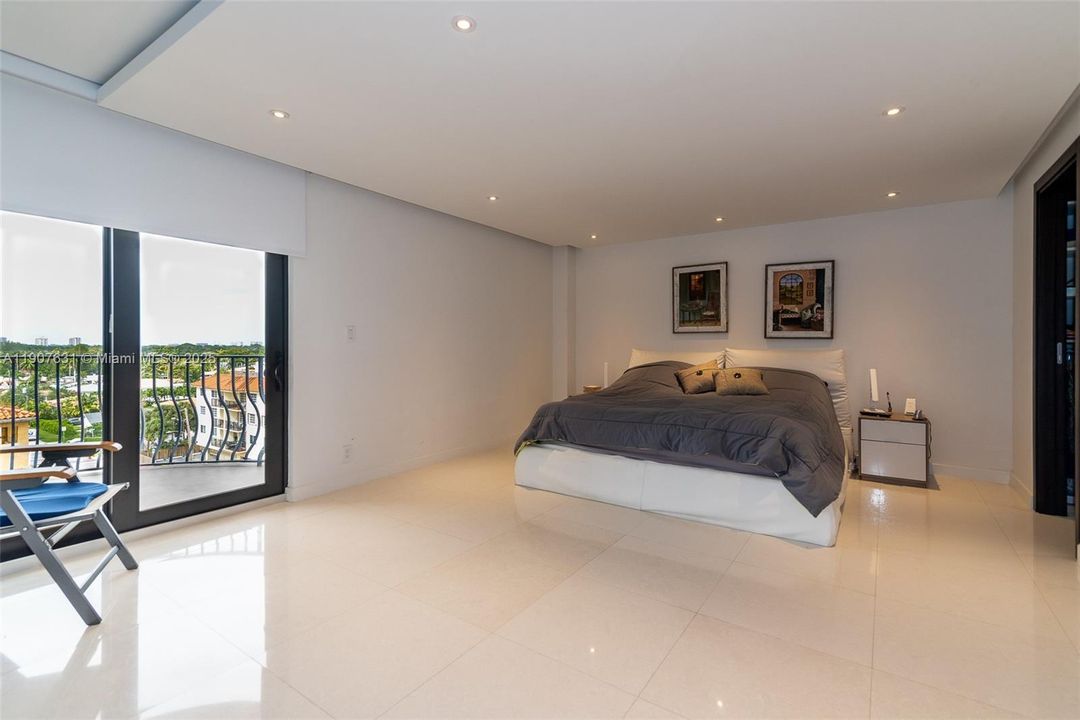 For Rent: $4,800 (2 beds, 2 baths, 1579 Square Feet)