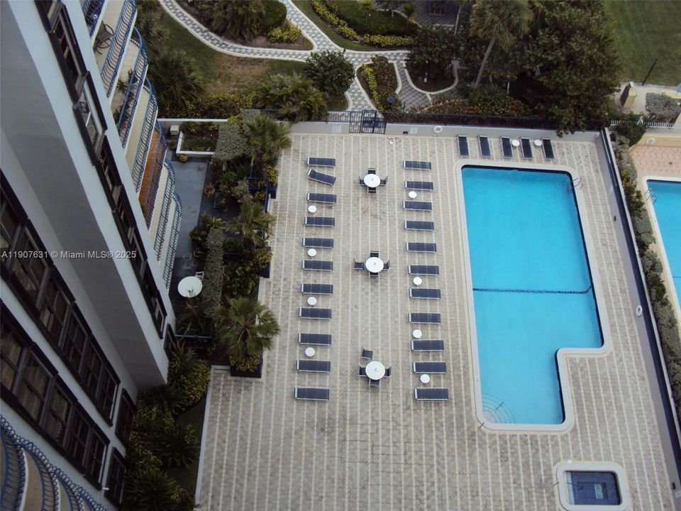 For Rent: $4,800 (2 beds, 2 baths, 1579 Square Feet)