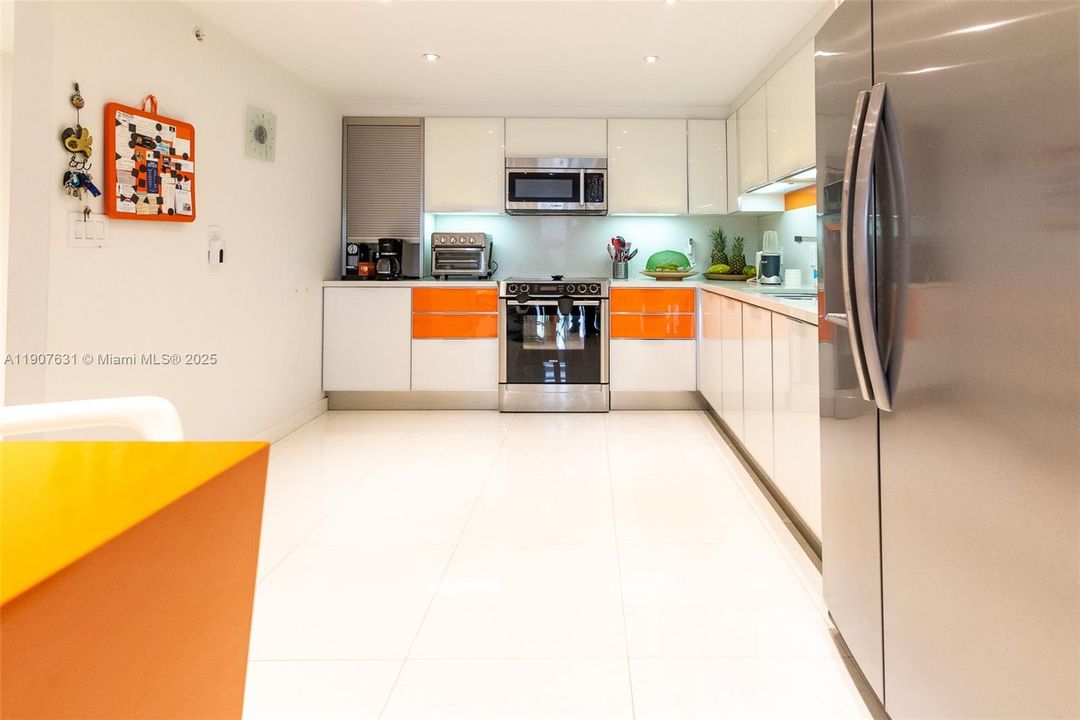 For Rent: $4,800 (2 beds, 2 baths, 1579 Square Feet)