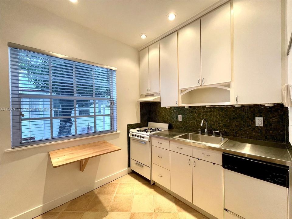 На продажу: $250,000 (1 спален, 1 ванн, 700 Квадратных фут)