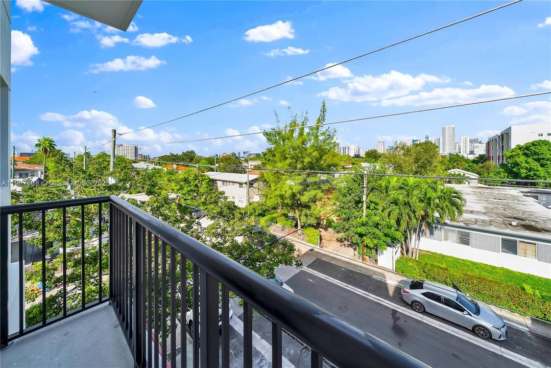 For Rent: $1,900 (0 beds, 1 baths, 420 Square Feet)