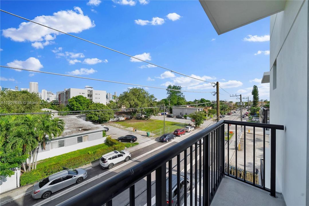 For Rent: $1,900 (0 beds, 1 baths, 420 Square Feet)