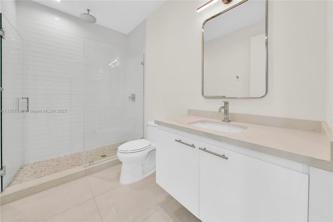 For Rent: $1,900 (0 beds, 1 baths, 420 Square Feet)