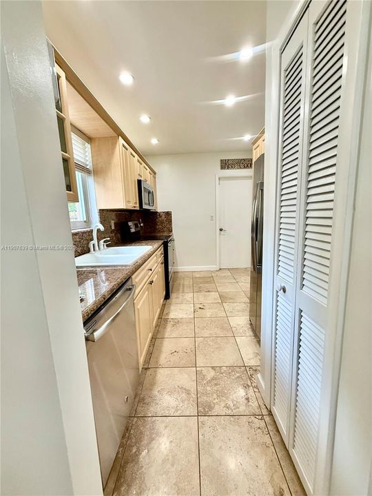 For Rent: $3,800 (3 beds, 2 baths, 1394 Square Feet)