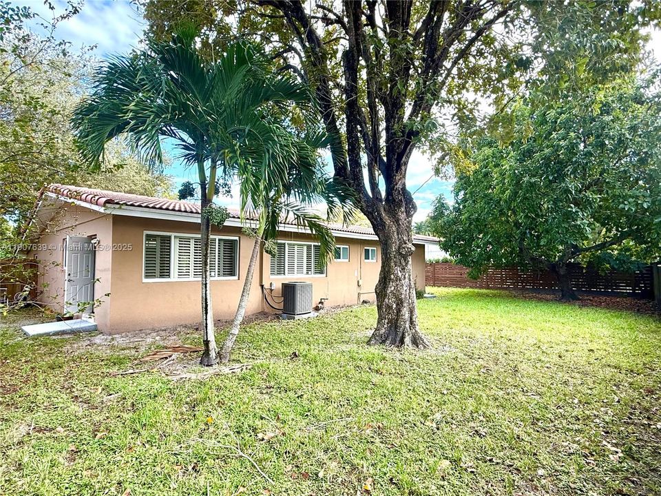 For Rent: $3,800 (3 beds, 2 baths, 1394 Square Feet)