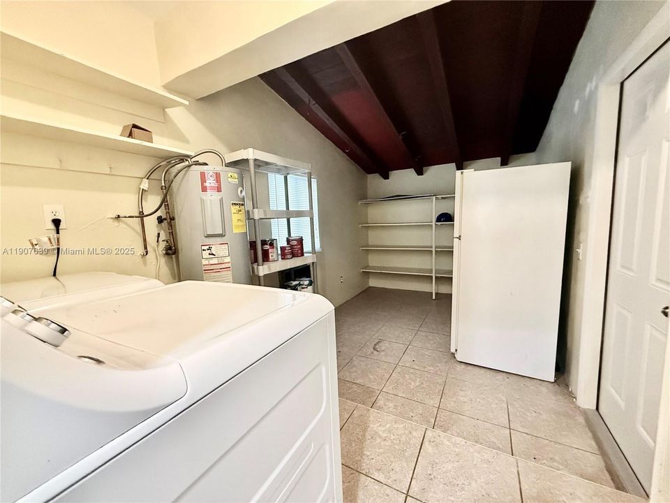 For Rent: $3,800 (3 beds, 2 baths, 1394 Square Feet)