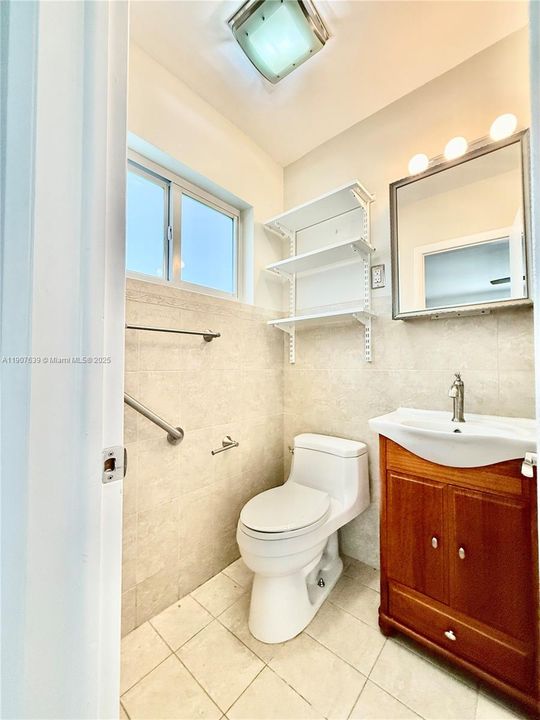 For Rent: $3,800 (3 beds, 2 baths, 1394 Square Feet)