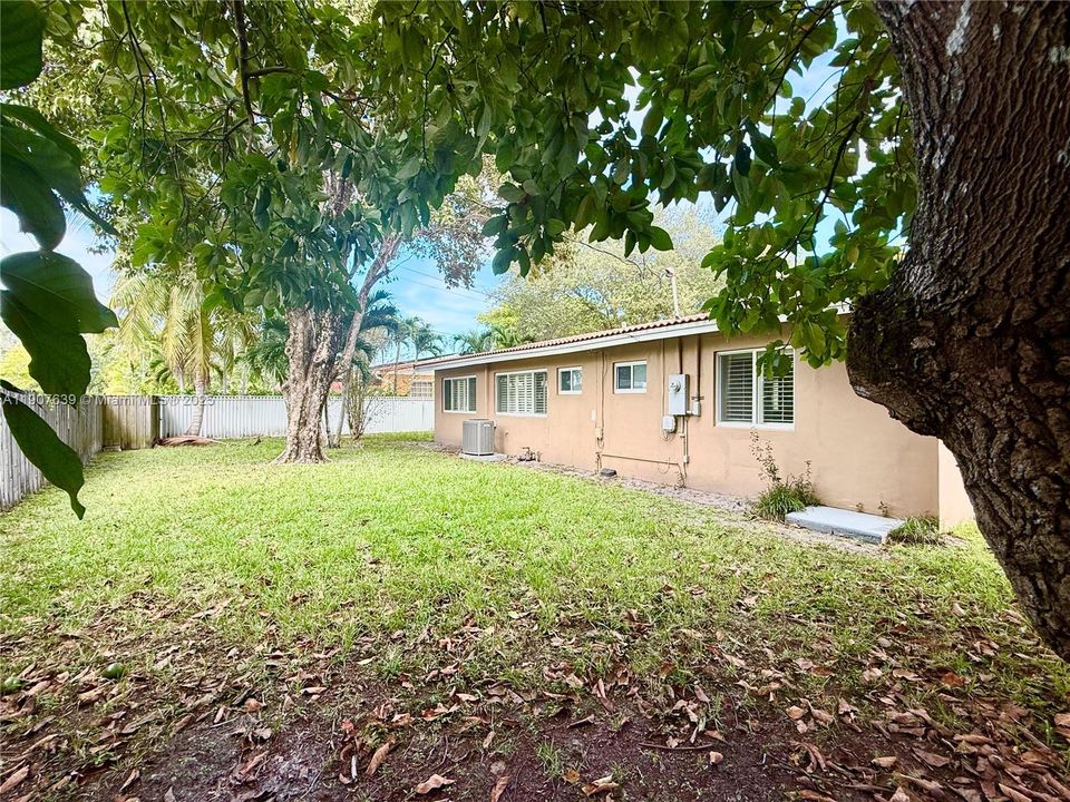 For Rent: $3,800 (3 beds, 2 baths, 1394 Square Feet)