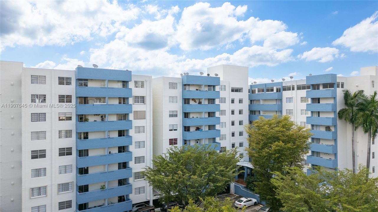 For Sale: $185,000 (1 beds, 1 baths, 506 Square Feet)