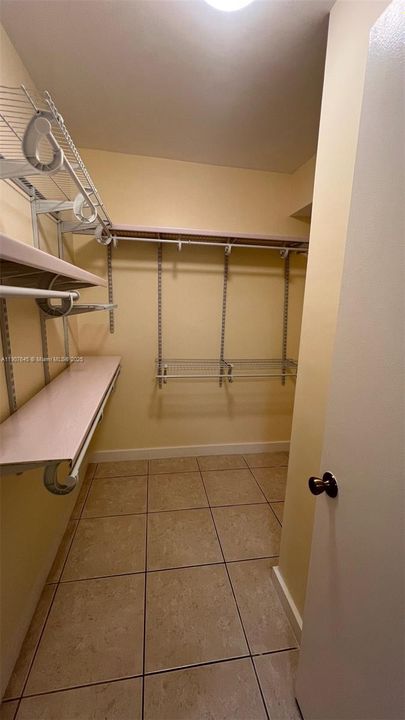 For Sale: $185,000 (1 beds, 1 baths, 506 Square Feet)