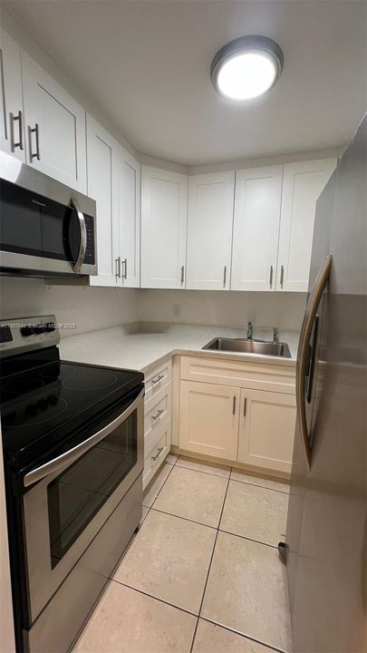 For Sale: $185,000 (1 beds, 1 baths, 506 Square Feet)