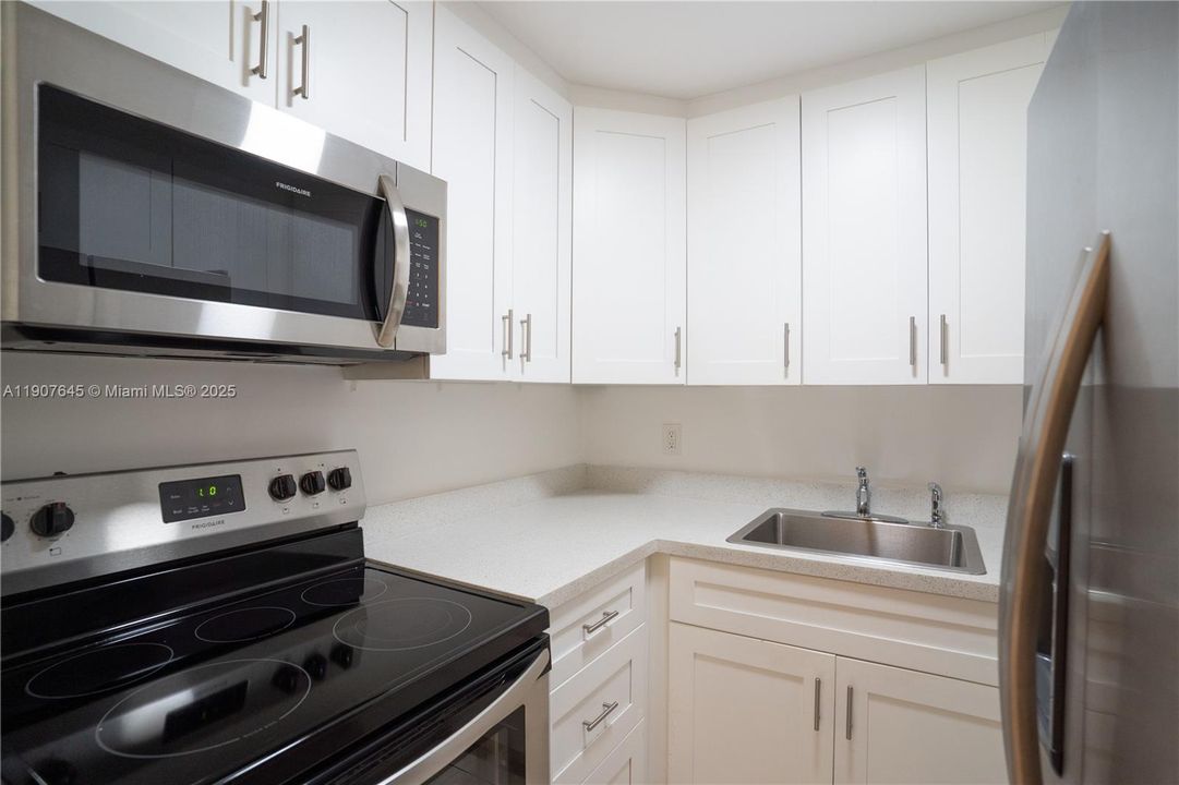 For Sale: $185,000 (1 beds, 1 baths, 506 Square Feet)