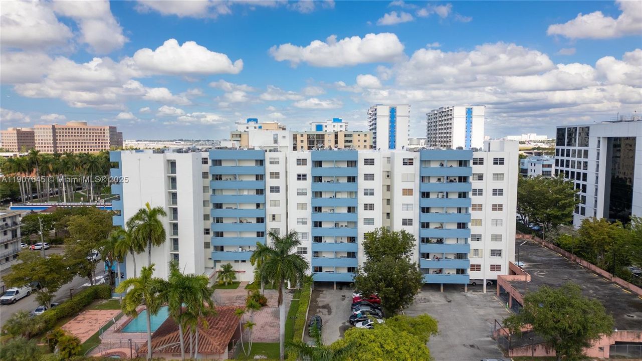 For Sale: $185,000 (1 beds, 1 baths, 506 Square Feet)