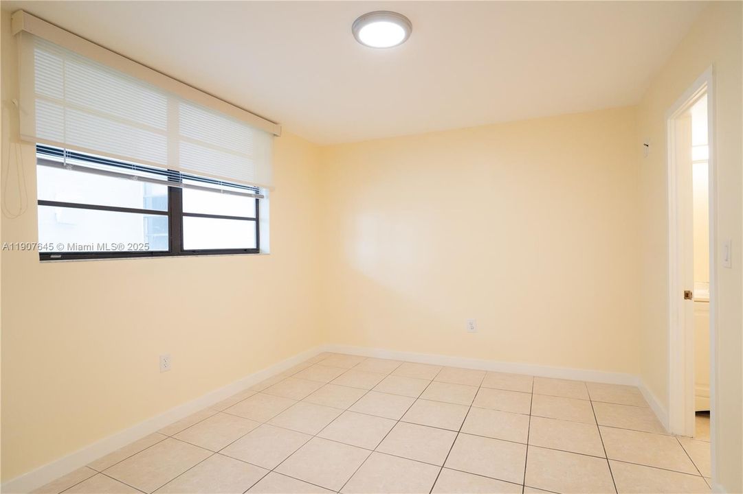 For Sale: $185,000 (1 beds, 1 baths, 506 Square Feet)
