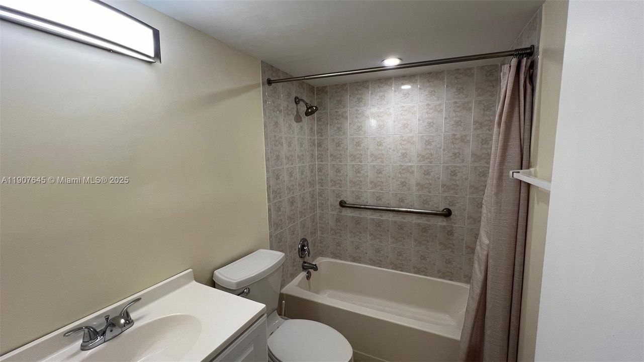 For Sale: $185,000 (1 beds, 1 baths, 506 Square Feet)