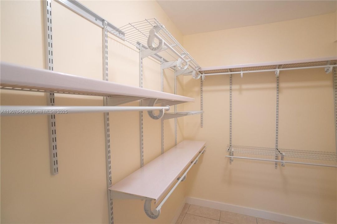 For Sale: $185,000 (1 beds, 1 baths, 506 Square Feet)