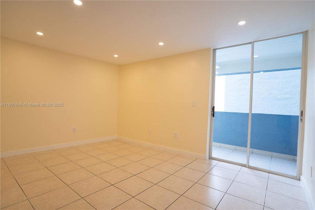 For Sale: $185,000 (1 beds, 1 baths, 506 Square Feet)