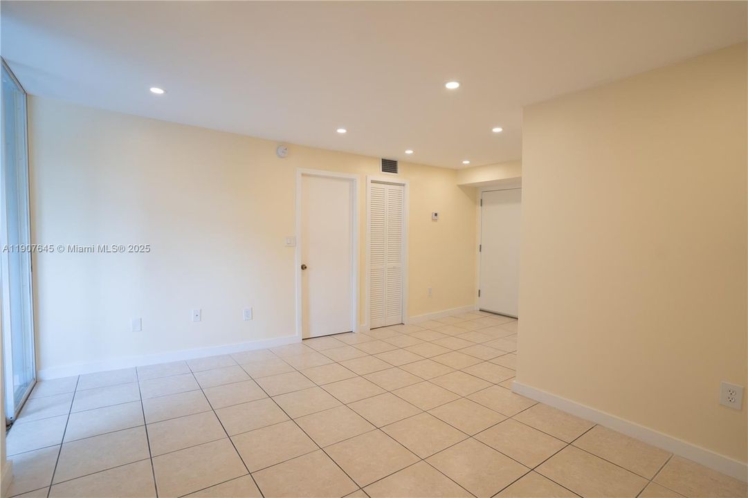 For Sale: $185,000 (1 beds, 1 baths, 506 Square Feet)