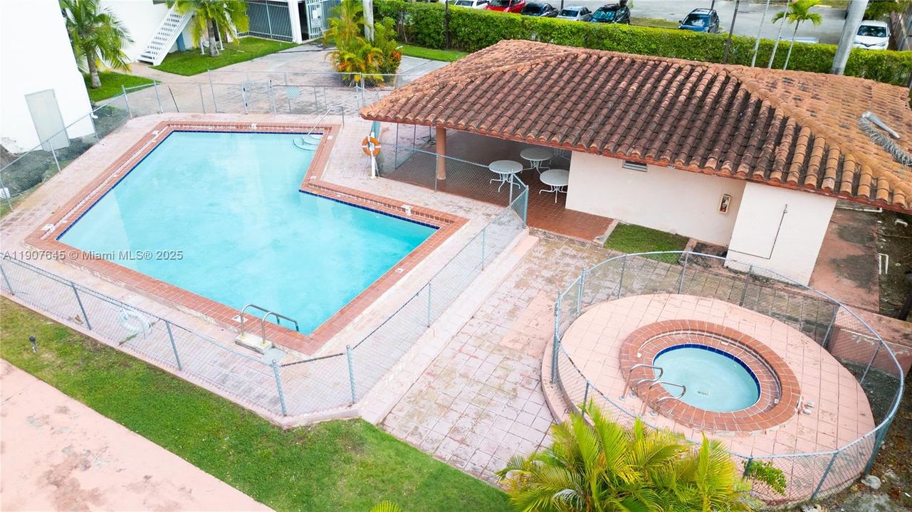 For Sale: $185,000 (1 beds, 1 baths, 506 Square Feet)