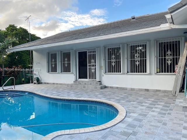 For Sale: $2,350,000 (4 beds, 3 baths, 2632 Square Feet)