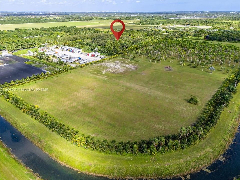 En Venta: $17,499,999 (14.30 acres)