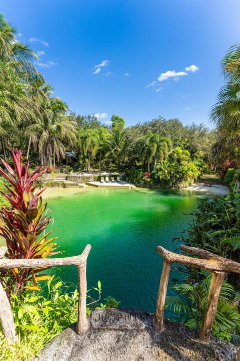 En Venta: $17,499,999 (14.30 acres)