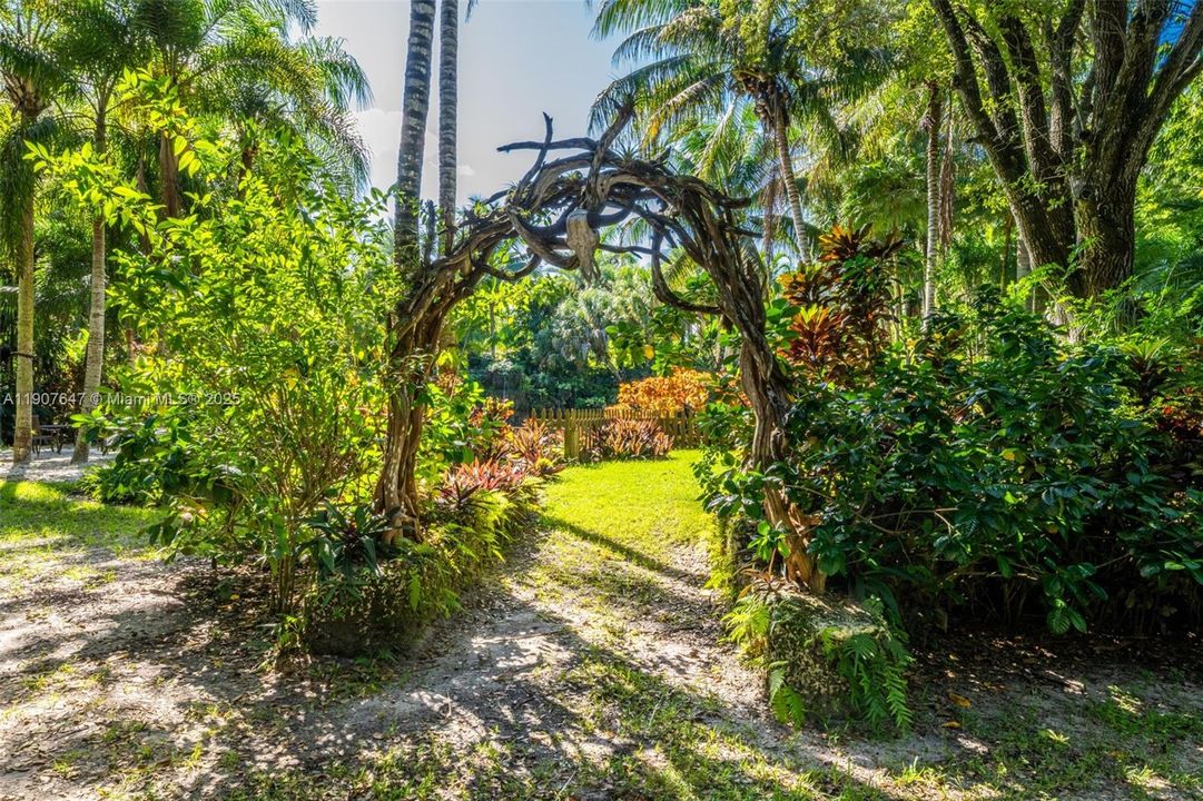 En Venta: $17,499,999 (14.30 acres)