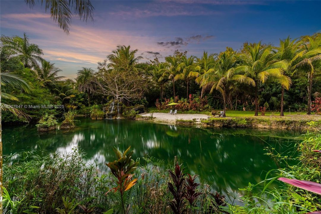 En Venta: $17,499,999 (14.30 acres)