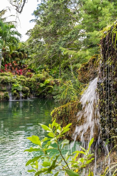 En Venta: $17,499,999 (14.30 acres)