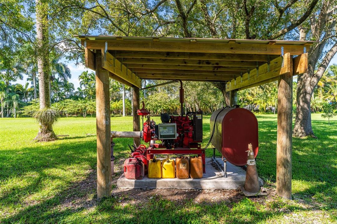 En Venta: $17,499,999 (14.30 acres)