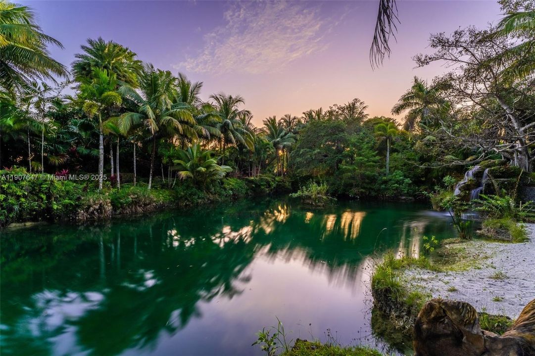 En Venta: $17,499,999 (14.30 acres)