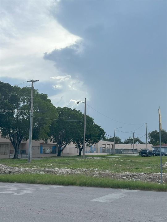 待售: $180,000 (0.14 acres)