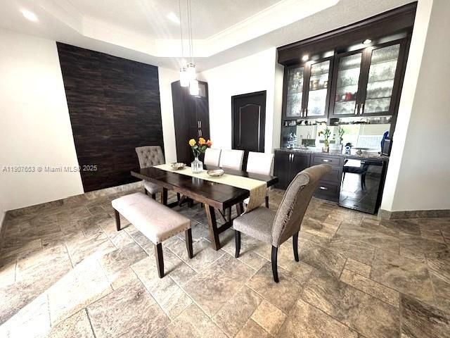 Под контрактом: $5,950 (4 спален, 3 ванн, 2344 Квадратных фут)